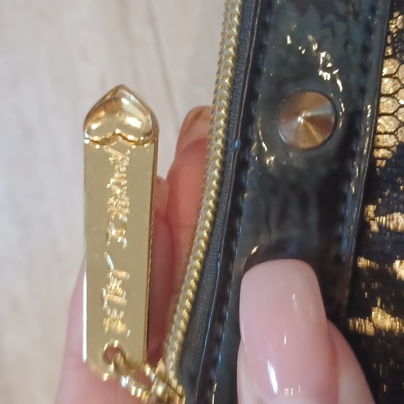Betsey Johnson Black/Gold Wristlet - Picture 6 of 8